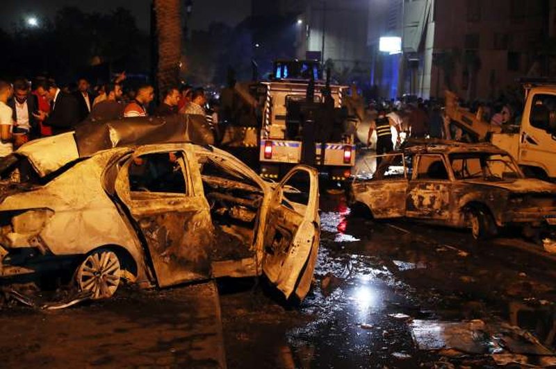 Huda prometna nesreča v Kairu terjala najmanj 19 življenj (foto: STA)