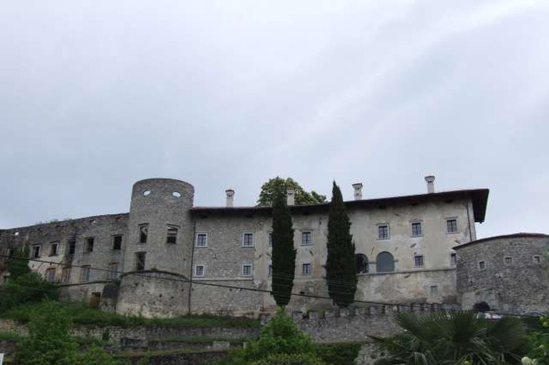Del Štanjelskega gradu je odkrušila strela; škode je za več kot 30.000 evrov (foto: STA/Rosana Rijavec)