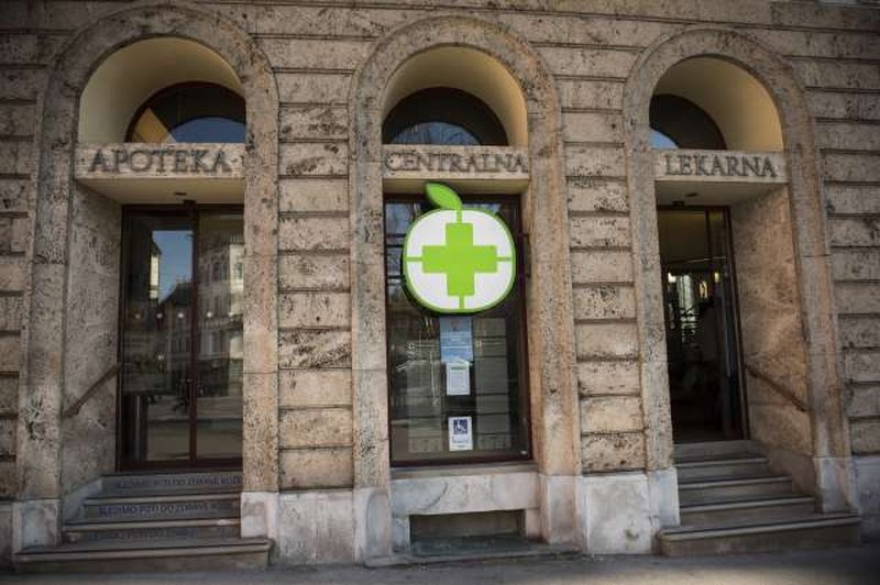 Enote Lekarne Ljubljana so zaradi računalniških težav zaprte (foto: Bor Slana/STA)