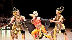 Plesna predstava Ramayana Ballet Prambanan.