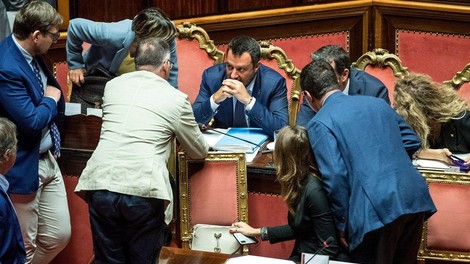 Italija znova na robu vladne krize