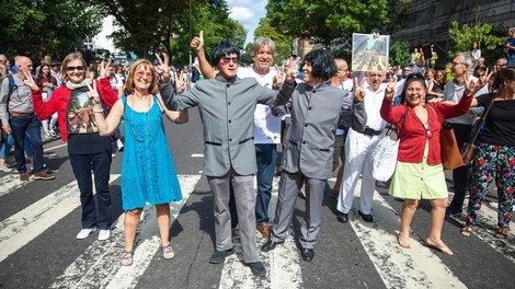Pred pol stoletja nastala znamenita fotografija Beatlesov na Abbey Road
