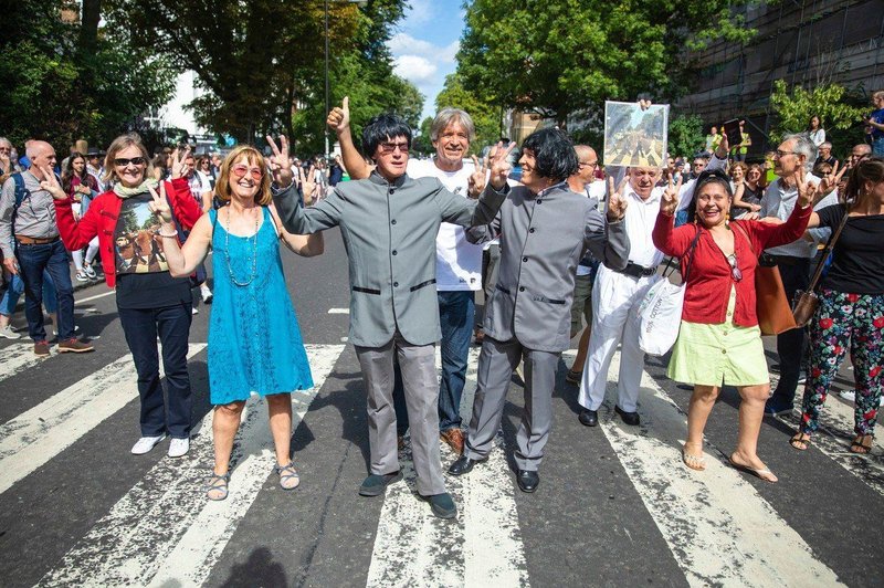 Pred pol stoletja nastala znamenita fotografija Beatlesov na Abbey Road (foto: Profimedia)