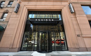 Luksuzna telovadnica Equinox se zaradi Trumpa sooča z odjavami članstva