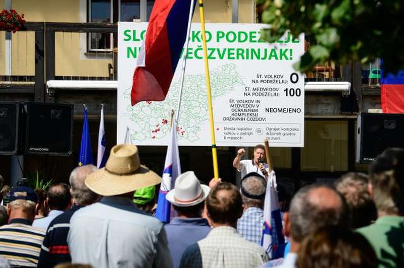 Kmetje s protestom v Velikih Laščah opozorili vlado, da jim  je pošlo potrpljenje (foto: STA/Nebojša Tejić)