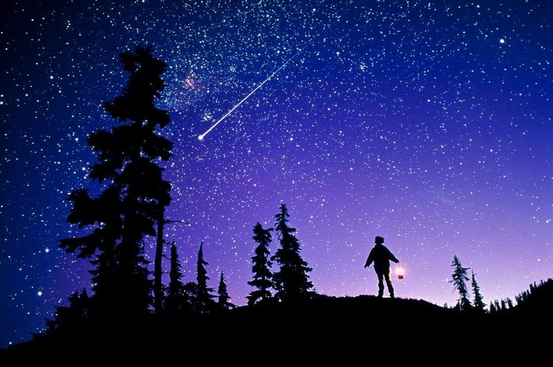 Nocoj poglejte v nebo, eden najbolj znanih meteorskih rojev bo dosegel vrhunec (foto: Profimedia)