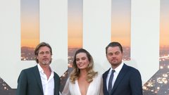 Margot Robbie v beli obleki s podpisom modne hiše Chanel, Leonardo DiCaprio v Armanijevih oblačilih in Brad Pitt, ki je vsako leto boljši.