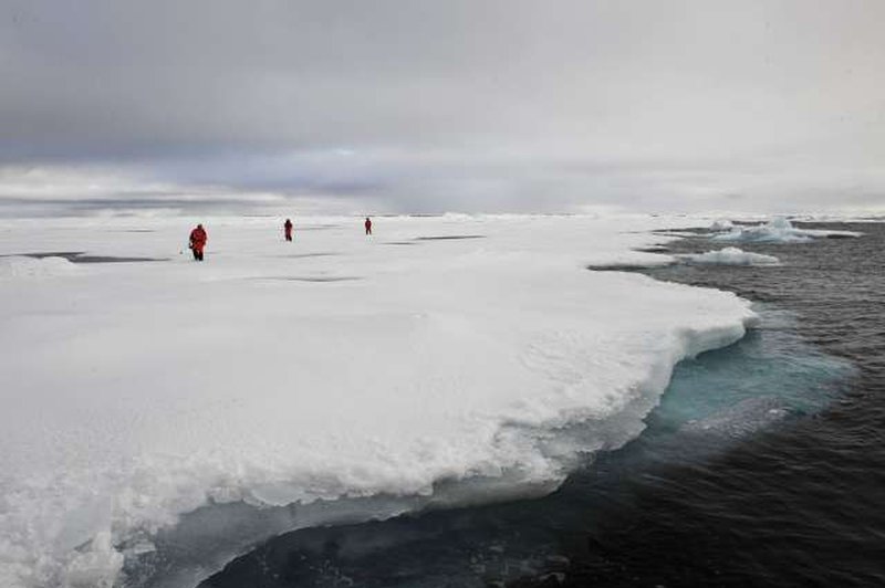 Delci mikroplastike na Arktiki kažejo na onesnaženje zraka (foto: STA)