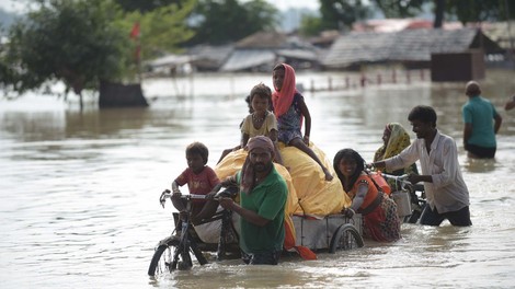 Monsunsko deževje v Indiji pobira redni davek, doslej več kot tisoč žrtev