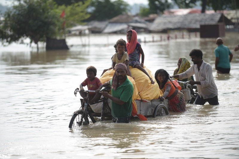 Monsunsko deževje v Indiji pobira redni davek, doslej več kot tisoč žrtev (foto: profimedia)