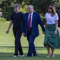 Donald Trump objavil fotomontažo, na kateri njegov hotel stoji na skalnati obali Grenlandije