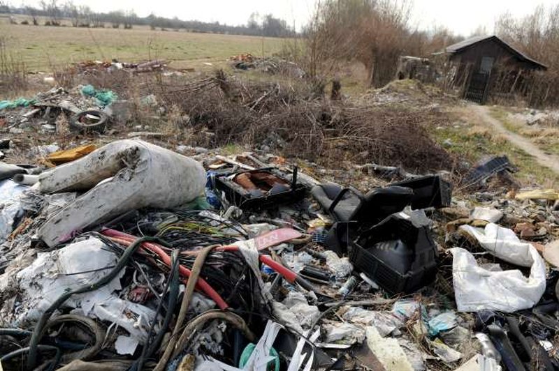 Zagreb se sooča s težavami zaradi divjih odlagališč odpadkov (foto: STA)