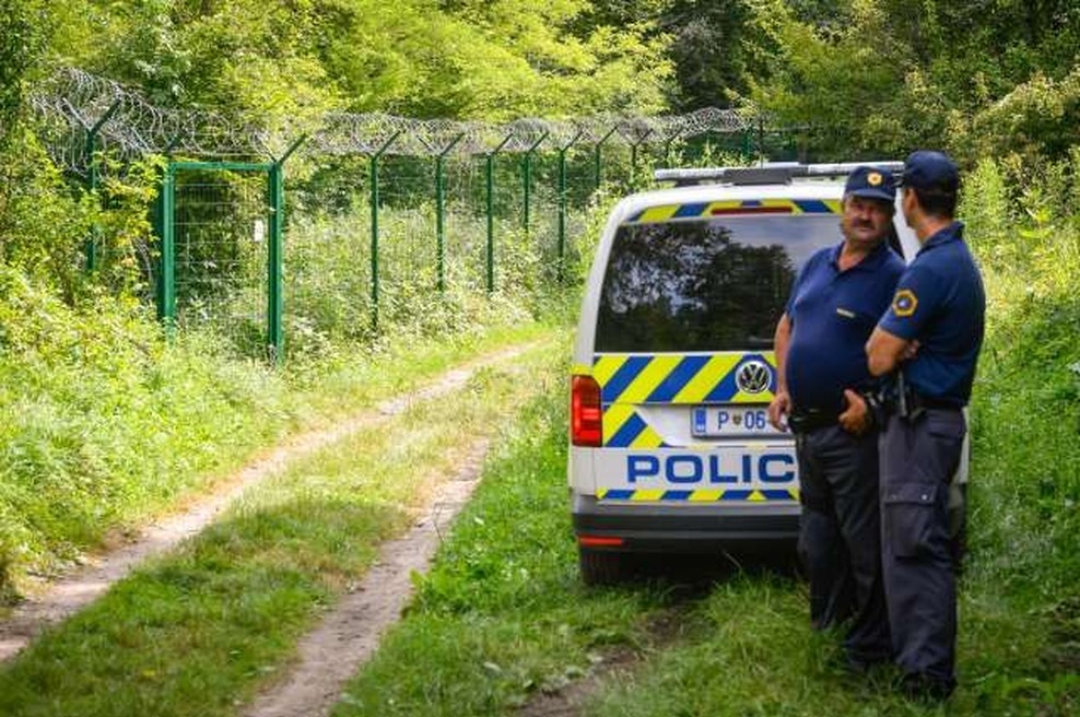 Dva voznika prebežnikov prijeli na območju Novega mesta (foto: Nebojša Tejić/STA)