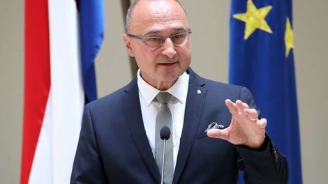 Novi hrvaški zunanji minister Gordan Grlić najpremožnejši minister v hrvaški vladi