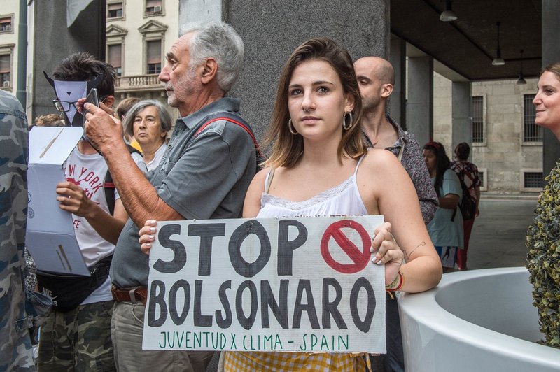 Mladi za podnebno pravičnost bodo protestirali pred brazilsko ambasado (foto: profimedia)