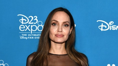 VIDEO: Preobrazba Angeline Jolie v Zlohotnico!