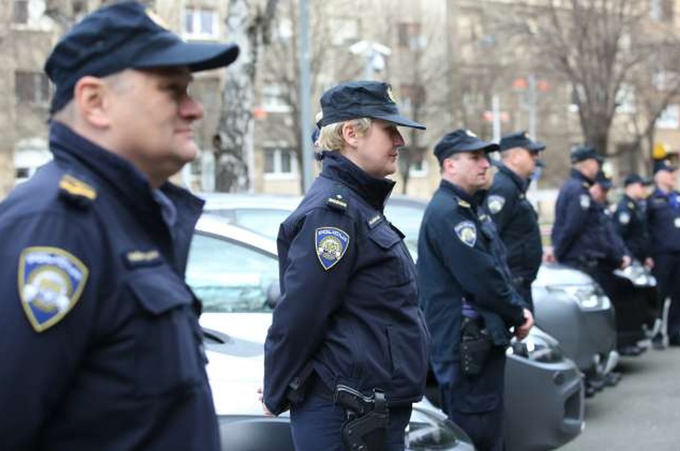 Švica zaradi domnevnega mučenja na Hrvaškem odložila deportacijo begunca (foto: Hina/STA)