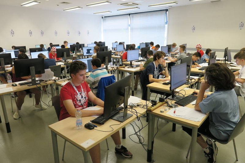 90 mladih evropskih programerjev se bo pomerilo na računalniški olimpijadi v Mariboru (foto: Nebojša Tejić, STA)