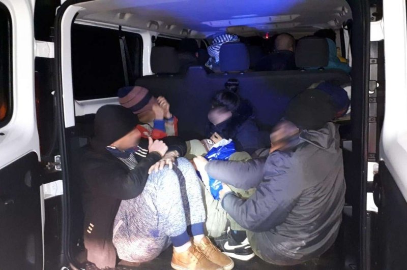 Celjski kriminalisti zaradi nezakonitih prevozov migrantov ovadili 10 oseb (foto: PU Celje)