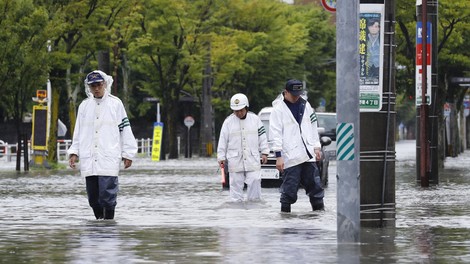 Japonska: Zaradi močnega deževja pozvali k evakuaciji skoraj milijona ljudi
