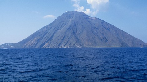 Vulkan Stromboli je znova močno izbruhnil