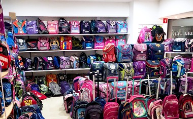 Zvezi prijateljev mladine Slovenije podaril 200 šolskih torb, zbranih v dobrodelni akciji