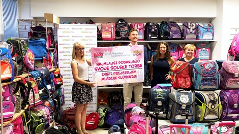 Zvezi prijateljev mladine Slovenije podaril 200 šolskih torb, zbranih v dobrodelni akciji