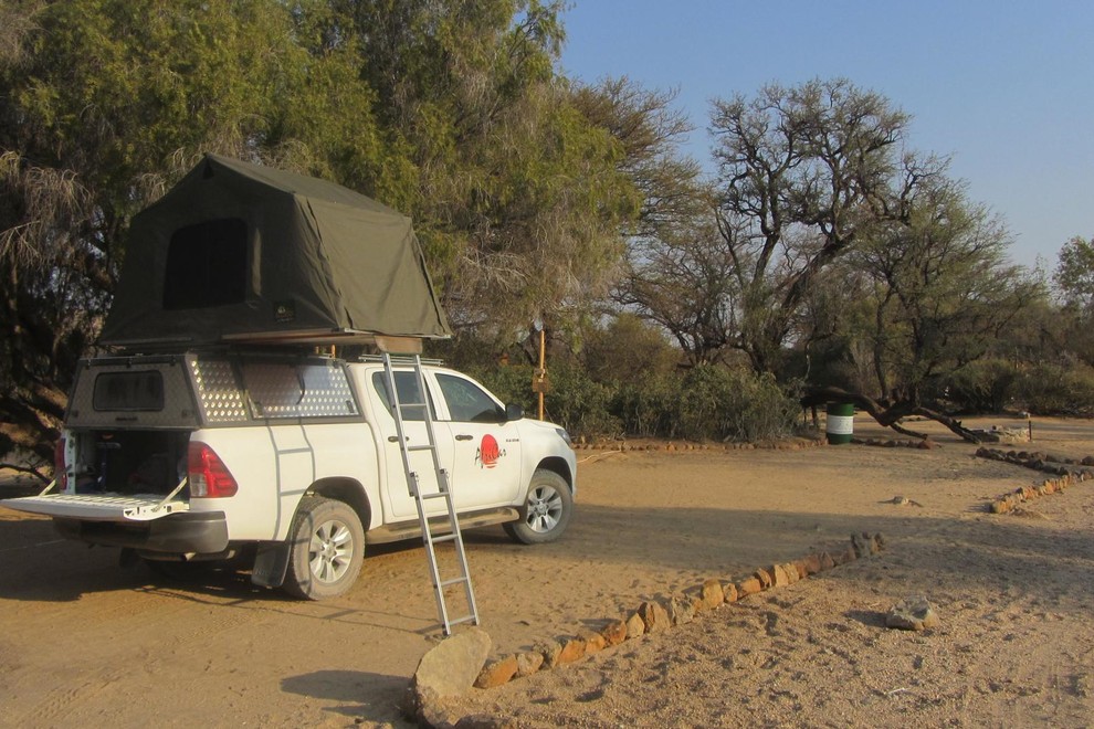 Spanje v šotoru na vrhu avtomobila bo navdušilo tudi najmlajše, v Namibiji namreč dopustuje tudi veliko nemških družin.