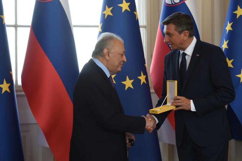 Predsednik republike Borut Pahor je podelil zlati red za zasluge maestru Zubinu Mehti (foto: Živa Toy)