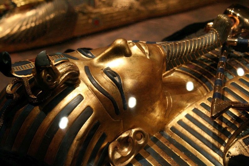 Parižani se še kako zanimajo za Tutankamonove zaklade (foto: Profimedia)