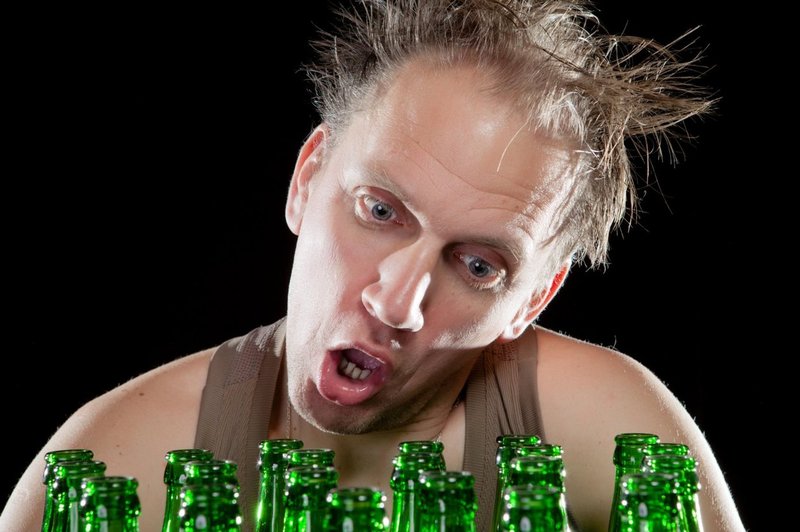 Zakaj nekateri prenašajo alkohol bolje, drugi slabše? Odgovor ponuja znanost! (foto: profimedia)