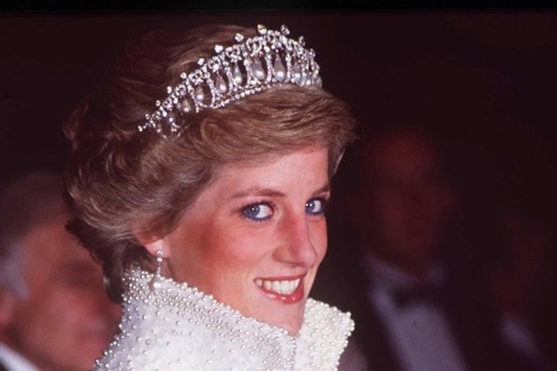 Zaradi Charlesa se je Diana spravila v neroden položaj za prvi božič, ki ga je preživela s kraljevo družino (foto: Profimedia)