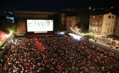 Kino na prostem, ki sprejme več kot 3000 gledalcev.