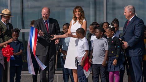 Melania Trump odprla prenovljeni Washingtonov spomenik v ameriški prestolnici