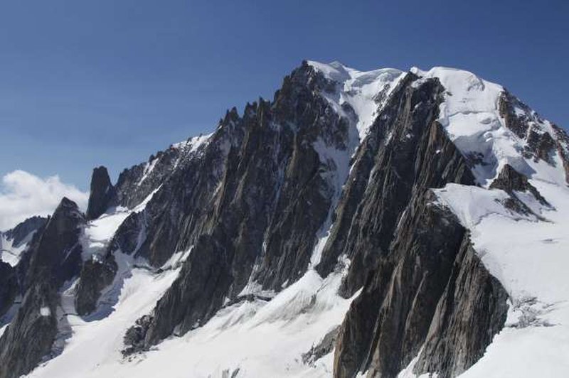 Ledenik na Mont Blancu bi se lahko odlomil, opozarjajo znanstveniki (foto: Xinhua/STA)