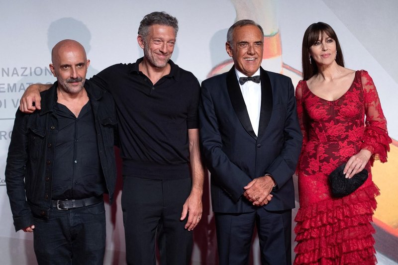 Gaspar Noe, Vincent Casssel, Alberto Barbera in Monica Bellucci v rdeci obleki Dolce&amp;Gabbana. (foto: Profimedia)