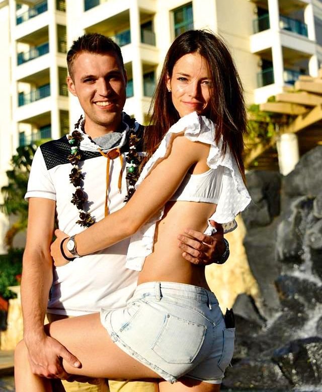 Barbara Ogrinc in Rok Žlindra po trinajstih letih ljubezni na sanjskih Havajih dahnila usodni da (foto: Osebni album)