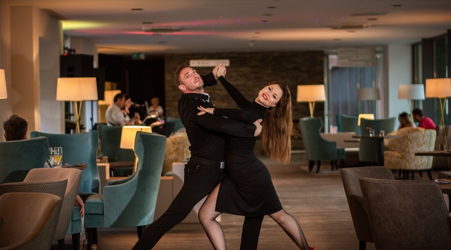 Dotik galaksije in  plesno-borilni Denis Porčič – Chorchyp v Rimskih termah (foto: FOTO: promocijski material)