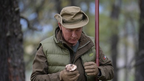Putin praznuje rojstni dan: Ob tej priložnosti se je odpravil gobarit