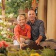 Metka in Frank Reiser v kompaniji z deževniki za zadovoljne rastline v lončkih!