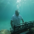 Tony Cetinski igra klavir, če je potrebno, tudi 10 metrov pod vodo