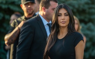 Kim Kardashian z družino obiskala Armenijo: Kritizirali so jo, ker se je ob tej priložnosti krstila