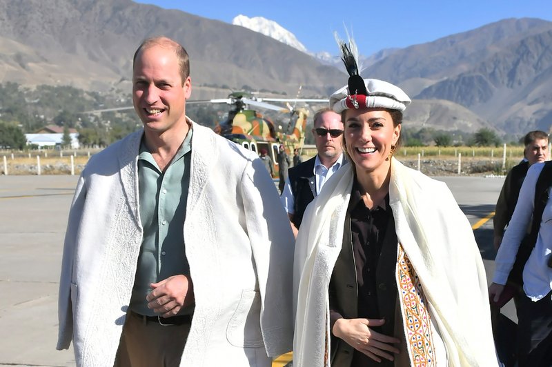 Kate Middleton se je v Pakistanu še enkrat več ganljivo poklonila princesi Diani (foto: Profimedia)