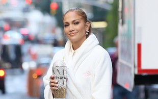 Jennifer Lopez ima pri 50 letih takšne trebušne mišice, da so številne zelene od zavisti