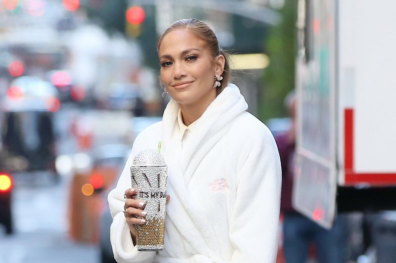 Jennifer Lopez ni mogla skriti velike buške na glavi (foto: Profimedia)