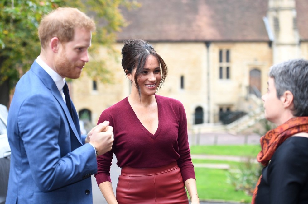 Meghan Markle navdušila z bujnim dekoltejem (foto: Profimedia)