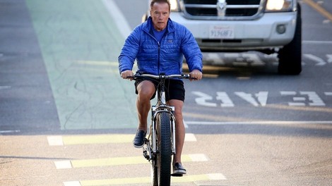 Arnold Schwarzenegger pri 72 še vedno v fitnesu, tudi na potovanjih