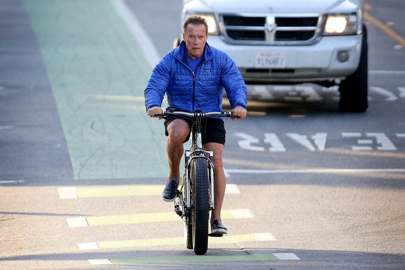 Arnold Schwarzenegger pri 72 še vedno v fitnesu, tudi na potovanjih (foto: Profimedia)