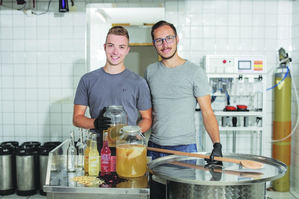 Mirza in Zlatan počneta to, kar sta si želela od nekdaj; upravljata lastno podjetje in navdušujeta s kombučo (foto: Aljoša Rebolj)