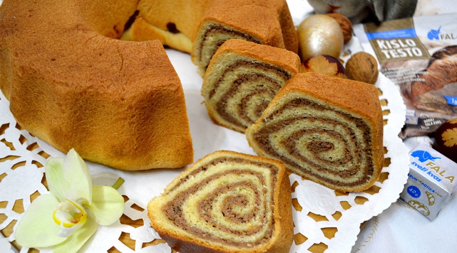 Pirina orehova potica z marmelado (foto: FALA)